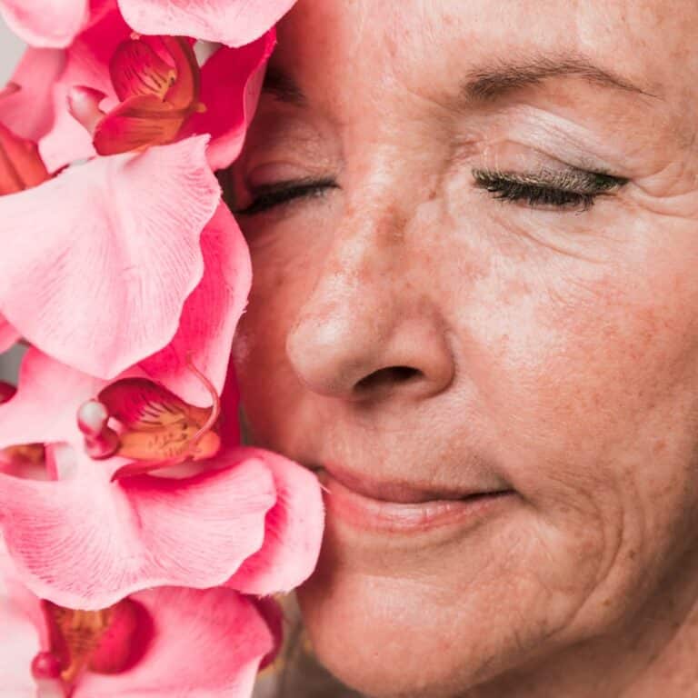 גורמים נפוצים להזדקנות מוקדמת של העור – סיבות ודרכי מניעה