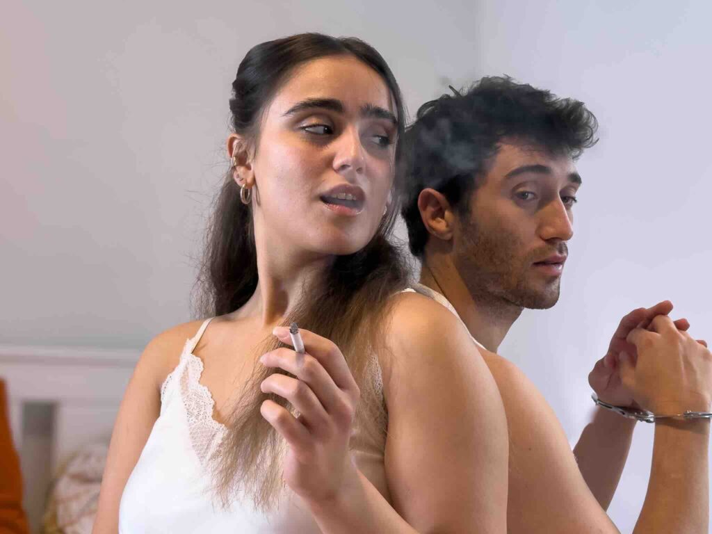 אחת מתוך שניים תיאטרון הסימטה