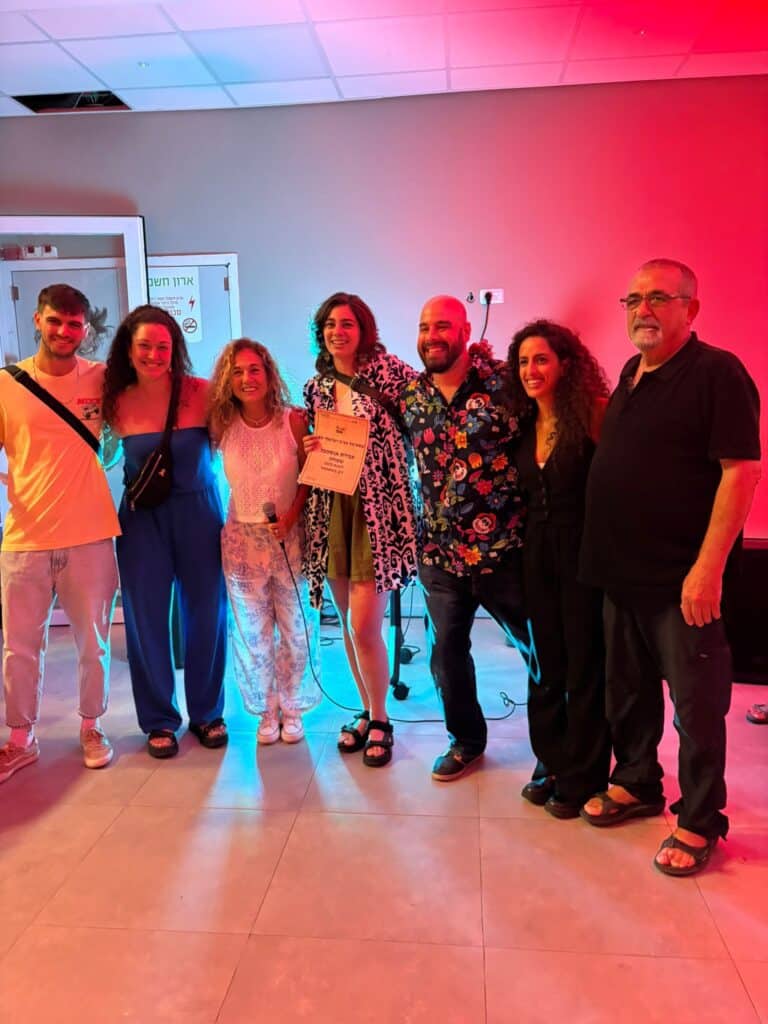 קאסט הצגת רק בשמחות יחד עם עירית פרנק