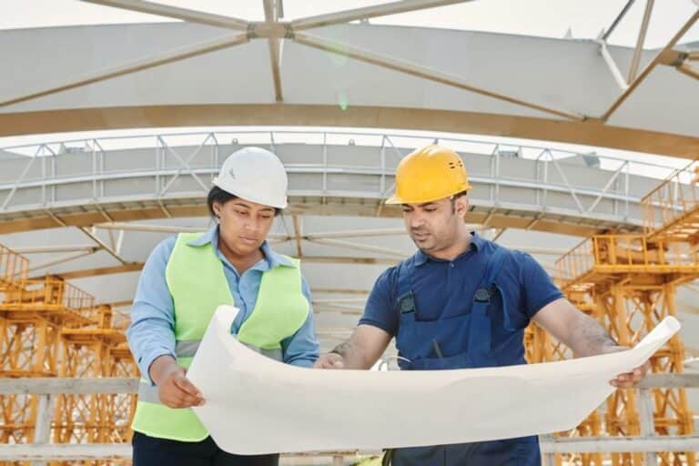 קסדה, תוכניות ושטח: כך נראה סדר היום של מהנדס בניין מודרני