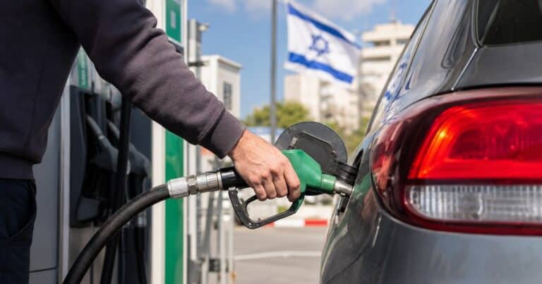 מחיר הדלק בספטמבר 2026 נקבע על 8.25 ש״ח: האם הפחתת הבלו עוד תשנה אותו?